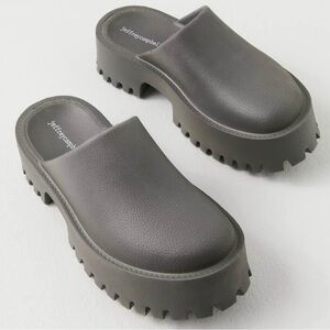 Jeffrey Campbell Gray Platform Clogs size 10